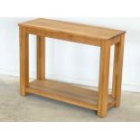 An oak side table. 100x47x77cm
