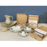 A sundry lo. A jug and bowl, Bradford Exchange plates in boxes and a vintage part dinner set