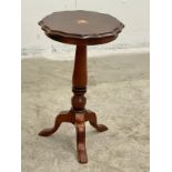 A mahogany pedestal end table. 41x65cm