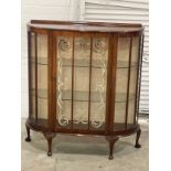 A vintage china display cabinet. 108x31x115cm