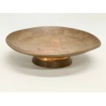 An early 20th century copper dish. 25x6cm.