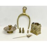 A sundry lot of brass ware. Including an Art Nouveau brass pen holder etc.