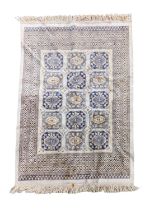 A vintage Middle Eastern rug. 94x149cm