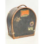 An early 20th century hat box. 38x45x20cm