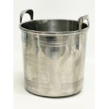 A good quality vintage ice bucket. 21x23cm.