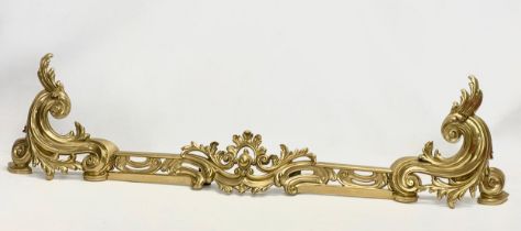 An early 20th century French Louis XV 18th century style Rococo brass fender. 151x35cm