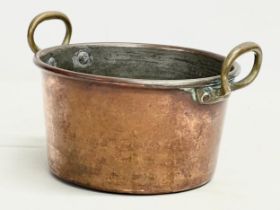 A Victorian copper 2 handled pot. 21x17x13cm