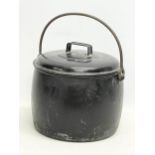 A vintage Judge Brand 20 pint enamel pot with lid. 30x26cm