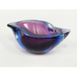 A Murano Sommerso Art Glass finger bowl. 14.5x11x5cm