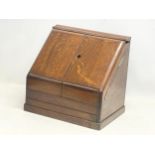 A good quality late Victorian oak desktop organiser with calendar. Closed 40x28.5x37.5cm