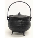 A vintage cast iron cauldron. 22x31cm