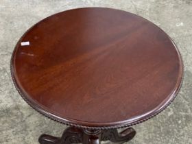 A mahogany pedestal table. 46x51cm