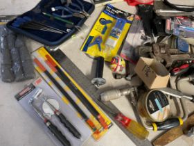 A quantity of tools.