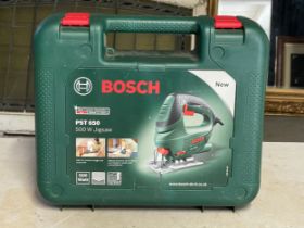 A Bosch 500 W jigsaw in case.