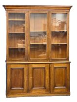 A large Victorian oak library bookcase with adjustable shelves. 157x47x218cm