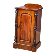 A large excellent quality Victorian mahogany bedside cabinet. 47.5x40x85cm