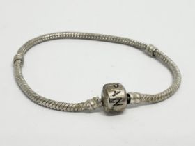 A silver bracelet. 11.40 grams.