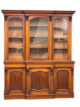A large Victorian mahogany breakfront library bookcase. 188x72x237.5cm