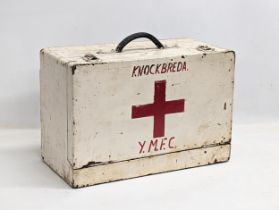 An early 20th century First Aid medical case with drawers. 46x31x22cm