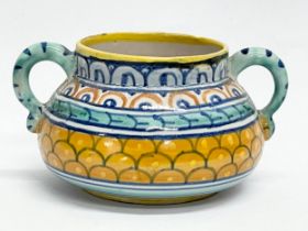 A vintage Italian pottery 2 handled bowl by Deruta. 10x8.5x5.5cm