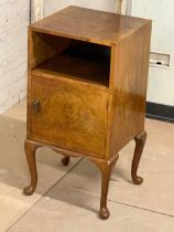 A good quality vintage Burr Walnut bedside locker. 40x37x77cm