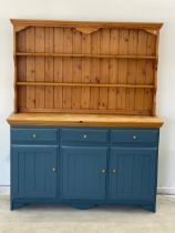 A pine kitchen dresser. 142x42x177cm