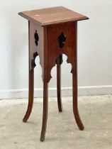 A vintage Arts & Crafts style jardiniere stand. 30.5x39.5x76.5cm