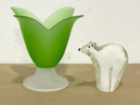 A glass polar bear and a vase. Vase 15x15x17cm