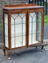 A vintage china cabinet. 107x33x128.5cm