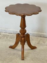 A mahogany pedestal table. 52x67cm