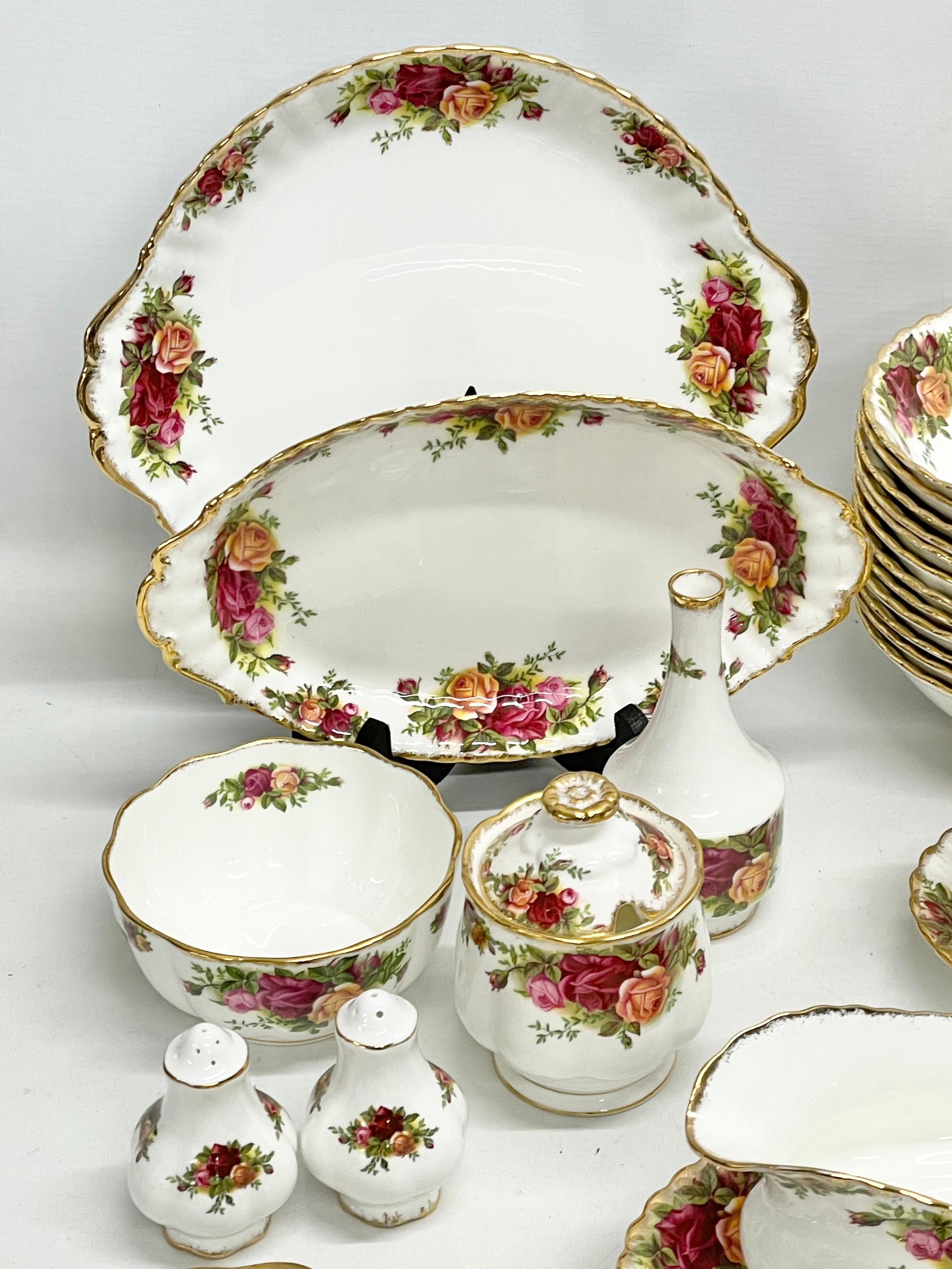 43 pieces of Royal Albert ‘Old Country Roses’ tea and dinner ware. A pair of gravy boats with - Image 8 of 8