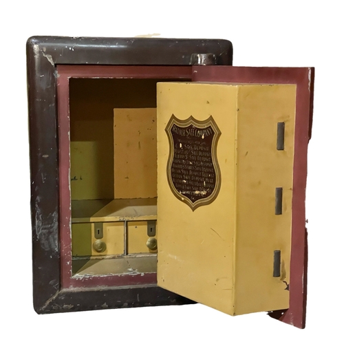 An Edwardian period Fire Resistant safe. Ratner, London. With key. 49x54x78cm - Image 2 of 5
