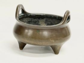 A late 19th century Chinese bronze censer. 11x11x8cm