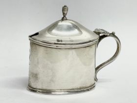 A silver mustard pot. Birmingham. 1903. 67 grams not including liner.