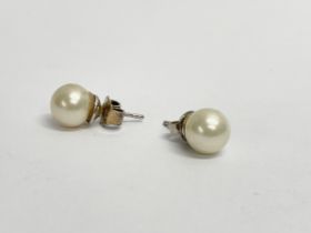 A pair of ladies 9ct gold and pearl earrings.