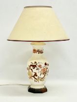 A Mason’s ‘Brown Velvet’ table lamp. Base measures 30cm