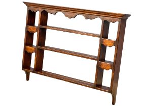 A good quality 20th century George III style oak plate rack. 102x14x76cm