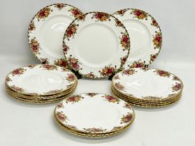 A set of 16 Royal Albert ‘Old Country Roses’ dinner plates. 27cm