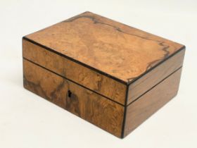 A Victorian Burr Walnut jewellery box. 17.5x14x8cm