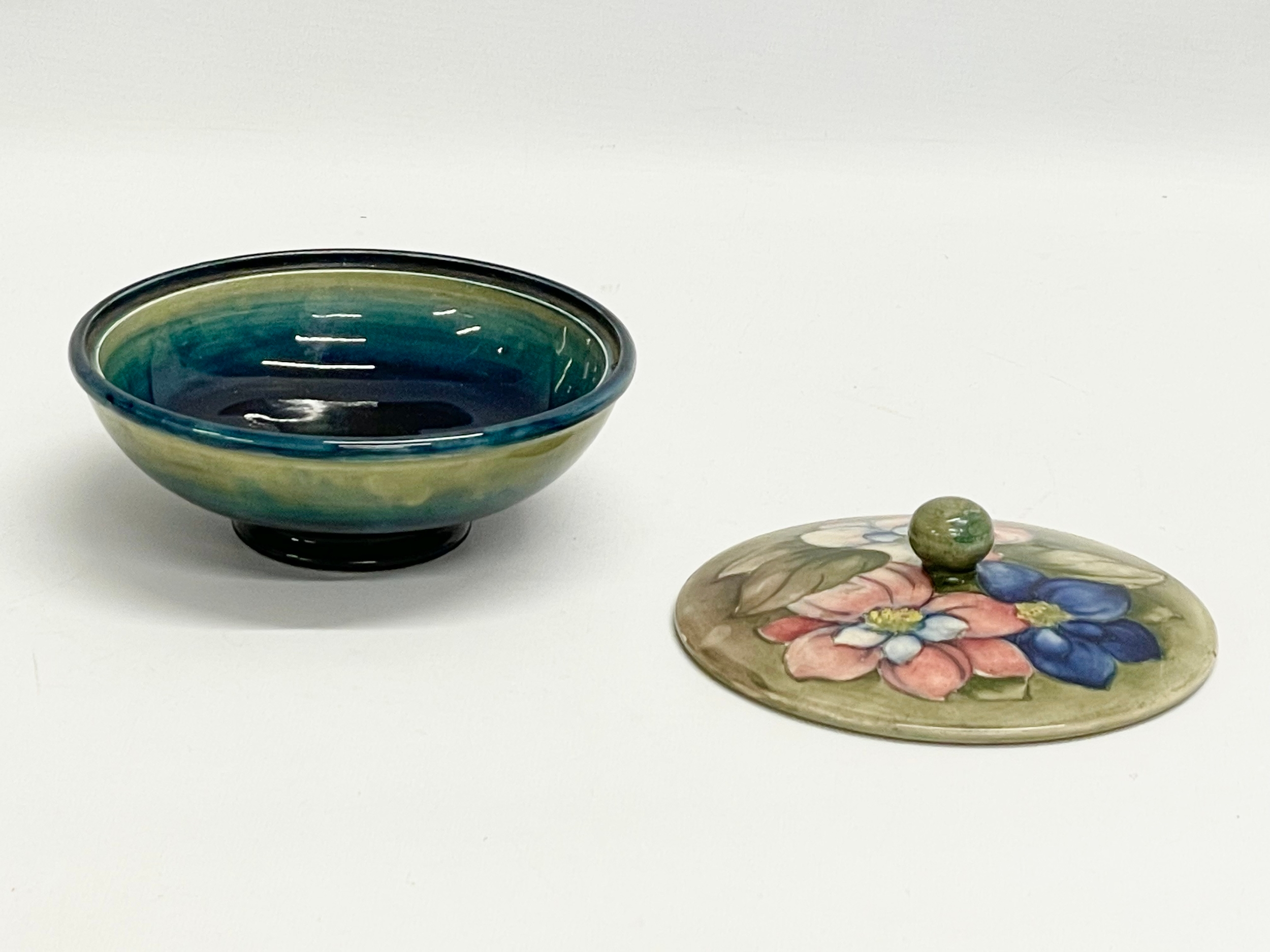 A signed William Moorcroft ‘Clematis’ lidded powder bowl. Pottery to H. M. The Queen. 16x9cm - Image 9 of 9