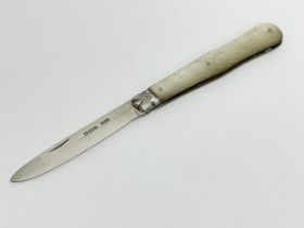 A silver and Mother of Pearl fruit knife. 14.5cm open.