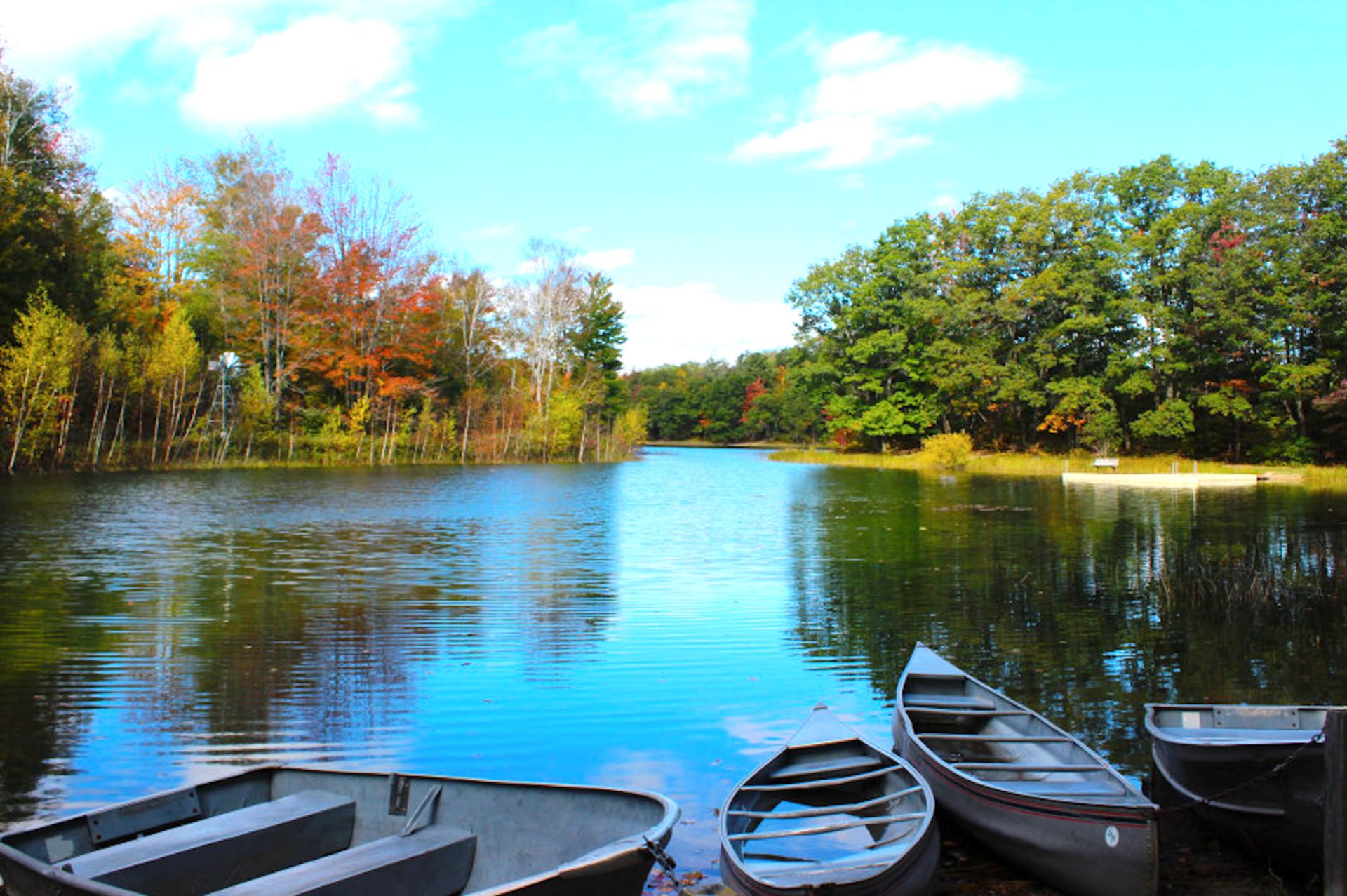 Year-Round Vacation Style Living in Lakewood Estates, Michigan! - Image 9 of 10