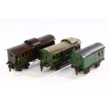 3 Märklin Gepäckwagen 1720, 1732, 1889, Spur 0, LS, Alterungsspuren, L 12,5-21,5, Z 3-4