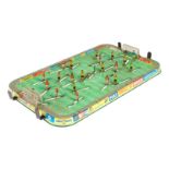 Technofix Kicker-Spiel, Blech, CL, 1 Figur und Ball fehlen, tw kleine RS, Alterungsspuren, L 52, Z