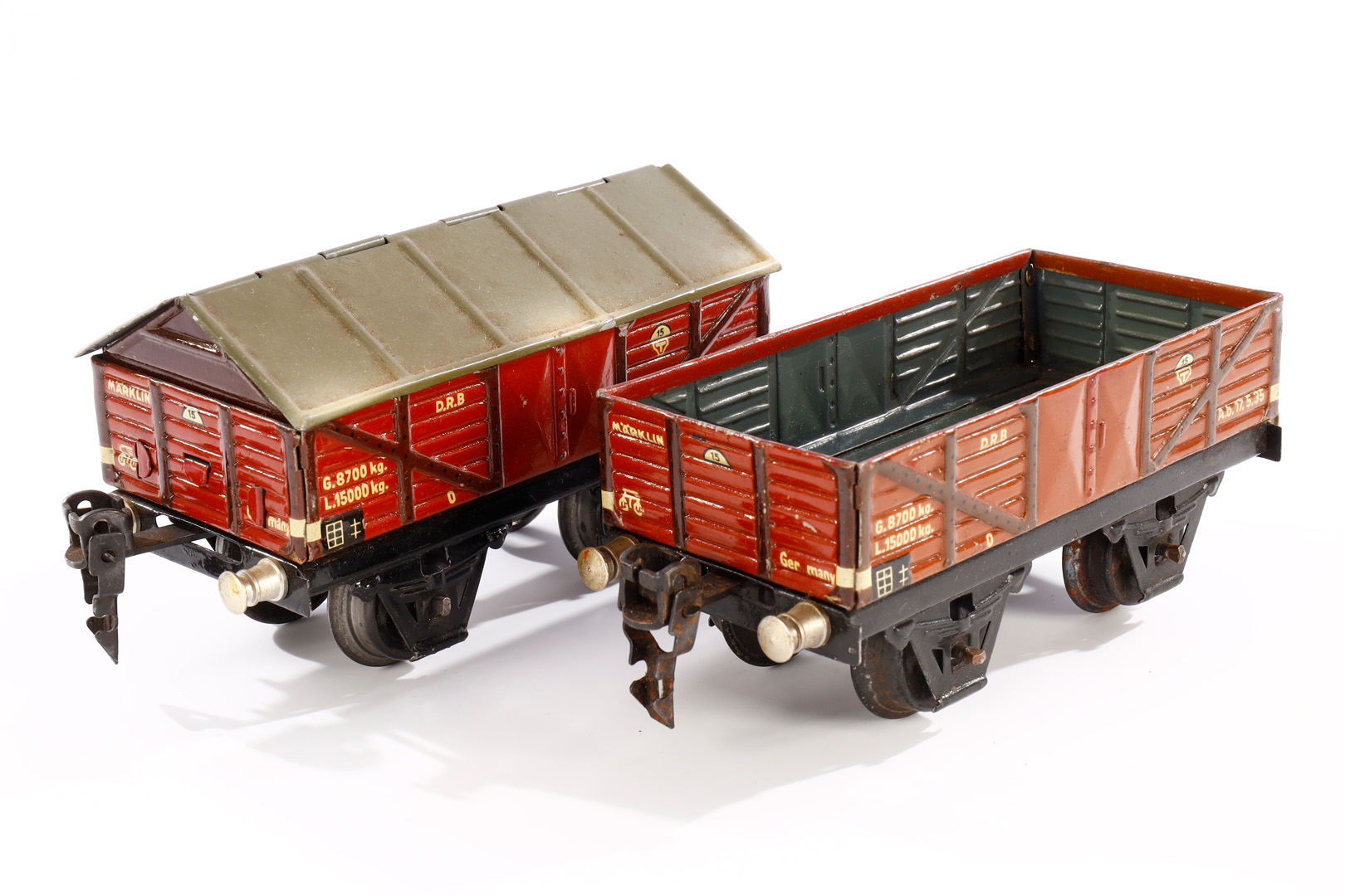 2 Märklin Güterwagen, Spur 0, tw LS, L 13, gealterter Lack, Z 3