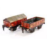 2 Märklin Güterwagen, Spur 0, tw LS, L 13, gealterter Lack, Z 3