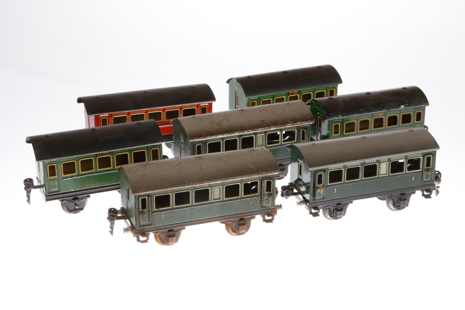 7 Märklin Personenwagen, Spur 0, LS und Alterungsspuren, Z 4