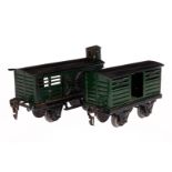 2 Märklin Viehwagen, Spur 0, HL, 1 Dach rest., LS und gealterter Lack, L 11 und 16, Z 3