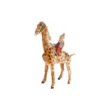 Giraffe mit Clown, Uhrwerk intakt, stoffbezogen, Alterungs- und Spielspuren, H 40, Z 3