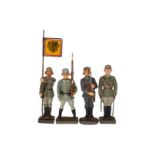 4 Lineol Soldaten, stillgestanden, 1 mit Standarte, L 7, Z 2-3